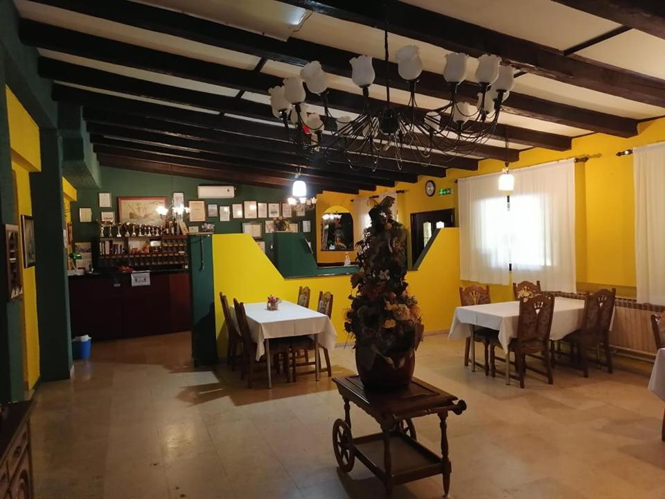 לינה וארוחת בוקר וירוביטיצה Sulentic Sobe I Restoran מראה חיצוני תמונה