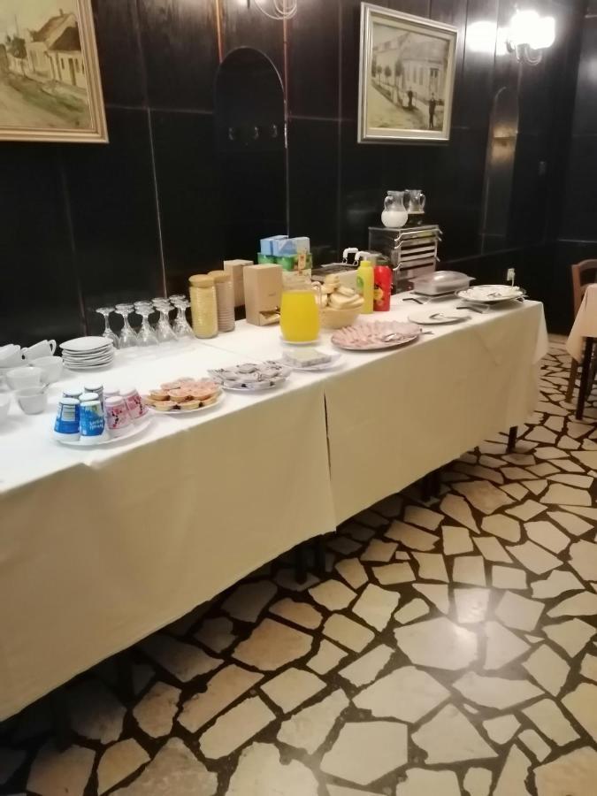 לינה וארוחת בוקר וירוביטיצה Sulentic Sobe I Restoran מראה חיצוני תמונה